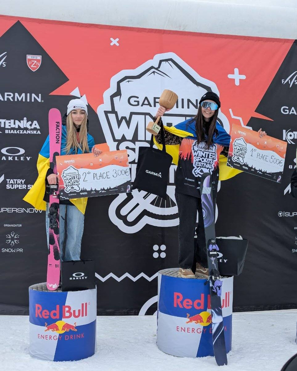 Марія Анійчин (зліва) та Катерина Коцар (справа) на подіумі етапу КЄ в Польщі