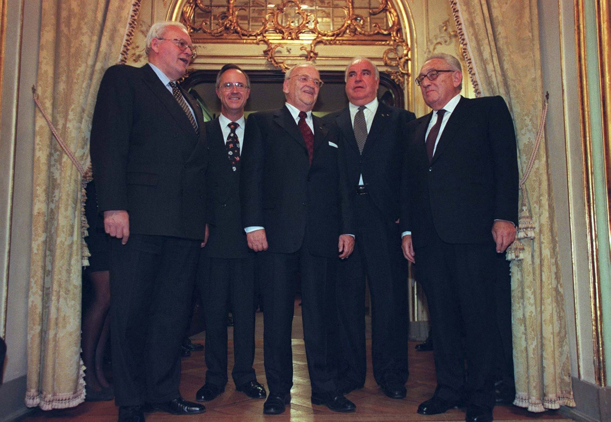 Роман Герцог (зліва), Егідіус Браун (по центру) та Генрі Кіссінджер (справа)