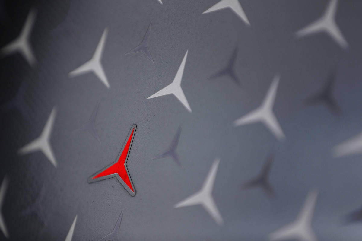 Красная звезда на болиде Мерседес в 2019 году