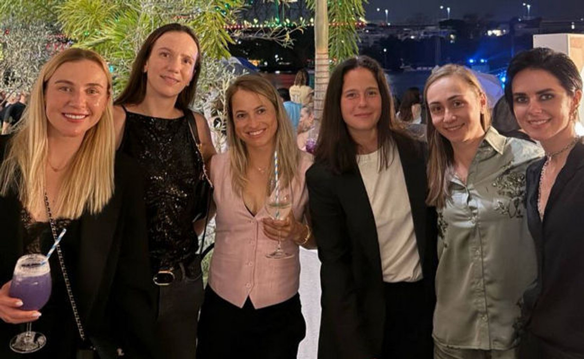 Надія Кіченок - перша зліва