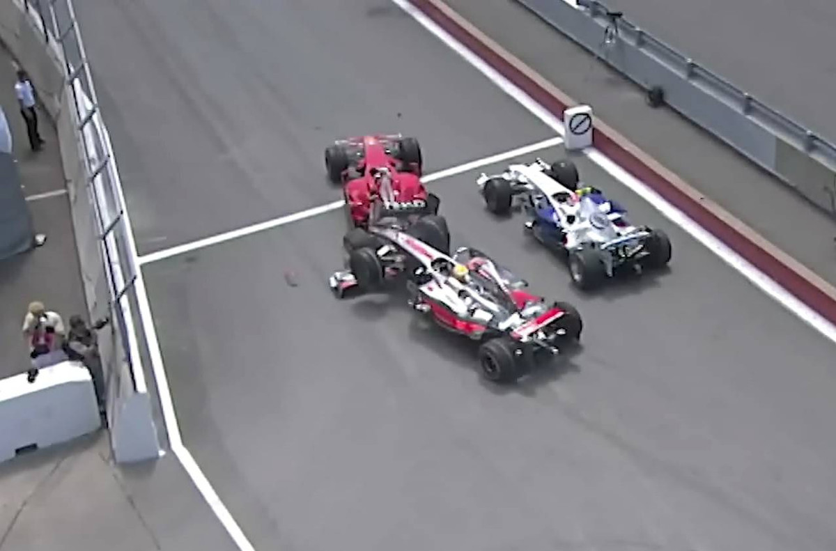 Льюїс Гамільтон врізався в Кімі Райкконена на Гран-прі Канади 2008