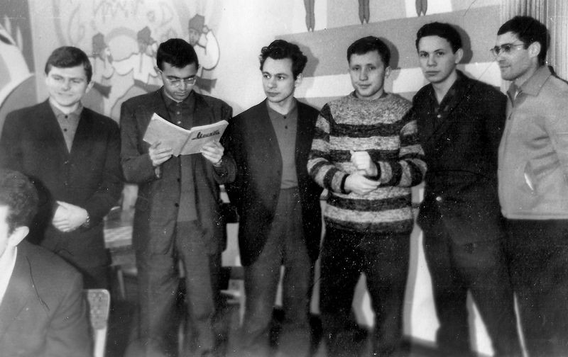 Лев Альбурт (в окулярах) на чемпіонаті СРСР серед студентів