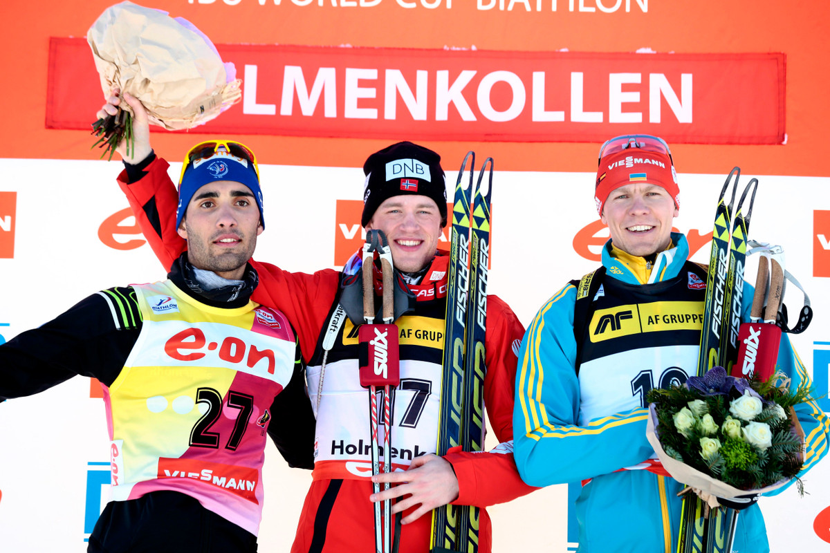 Мартен Фуркад, Тарьей Бё и Андрей Дериземля на пьедестале почета в дебютной гонке Йоханнеса Бё