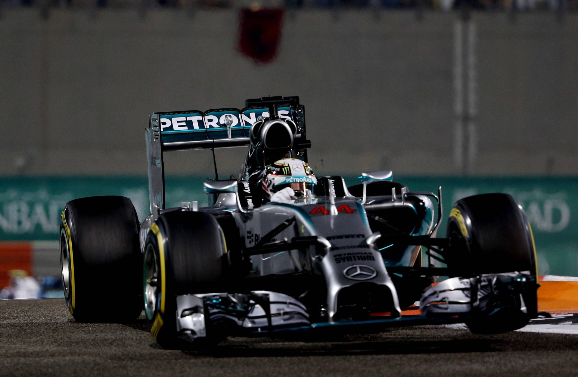 Мерседес - доминирующий болид начала гибридной турбоэры