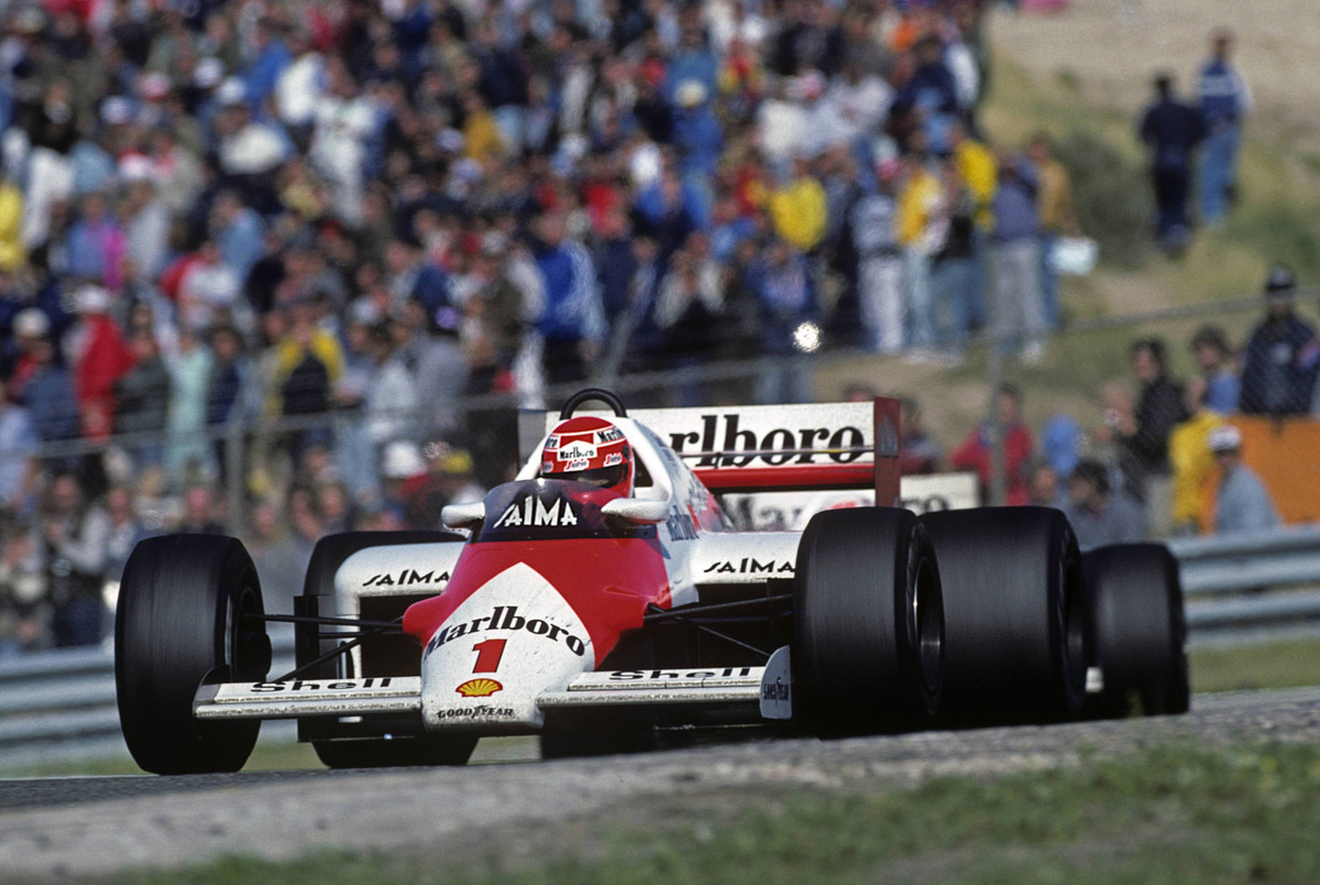 Ники Лауда отбивает атаки Алена Проста на Гран-при Нидерландов 1985