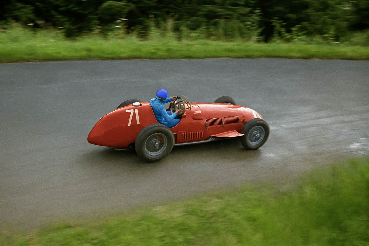 Альберто Аскарі мчить до своєї першої перемоги у Формулі-1 на Гран-прі Німеччини 1951 року