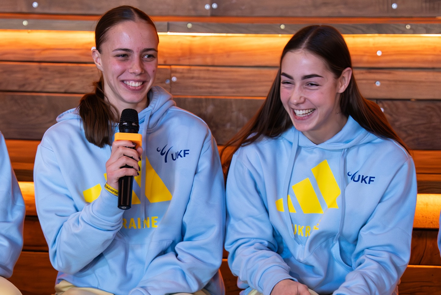 Александра Шолохова (справа), Элина Селеменева (слева)