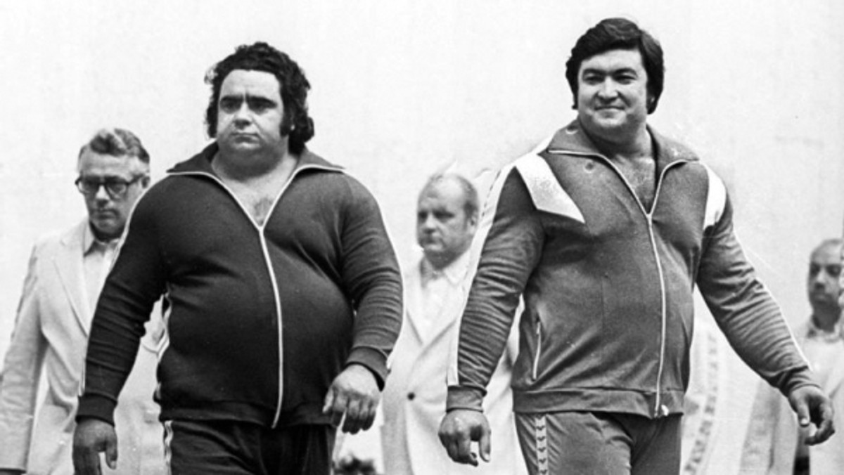 Султан Рахманов (справа)