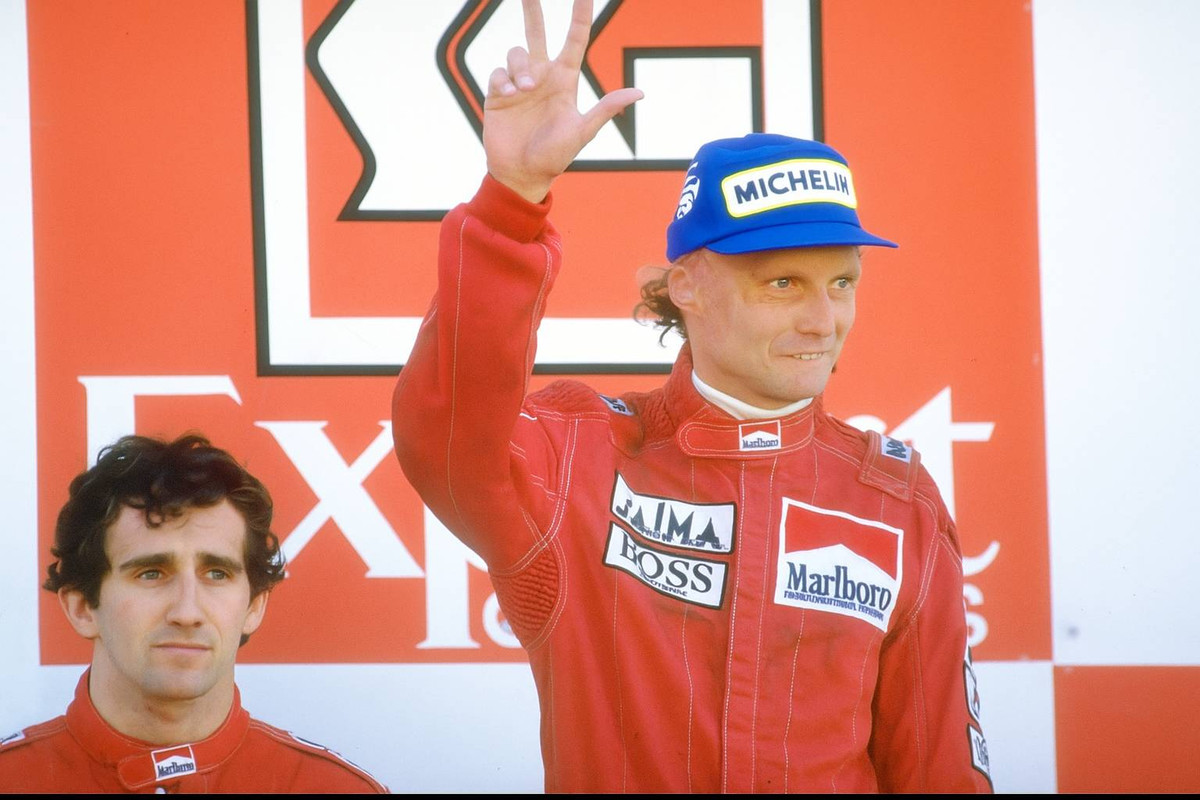 Ален Прост (2 место) и Ники Лауда (1 место) на подиуме Гран-при Франции