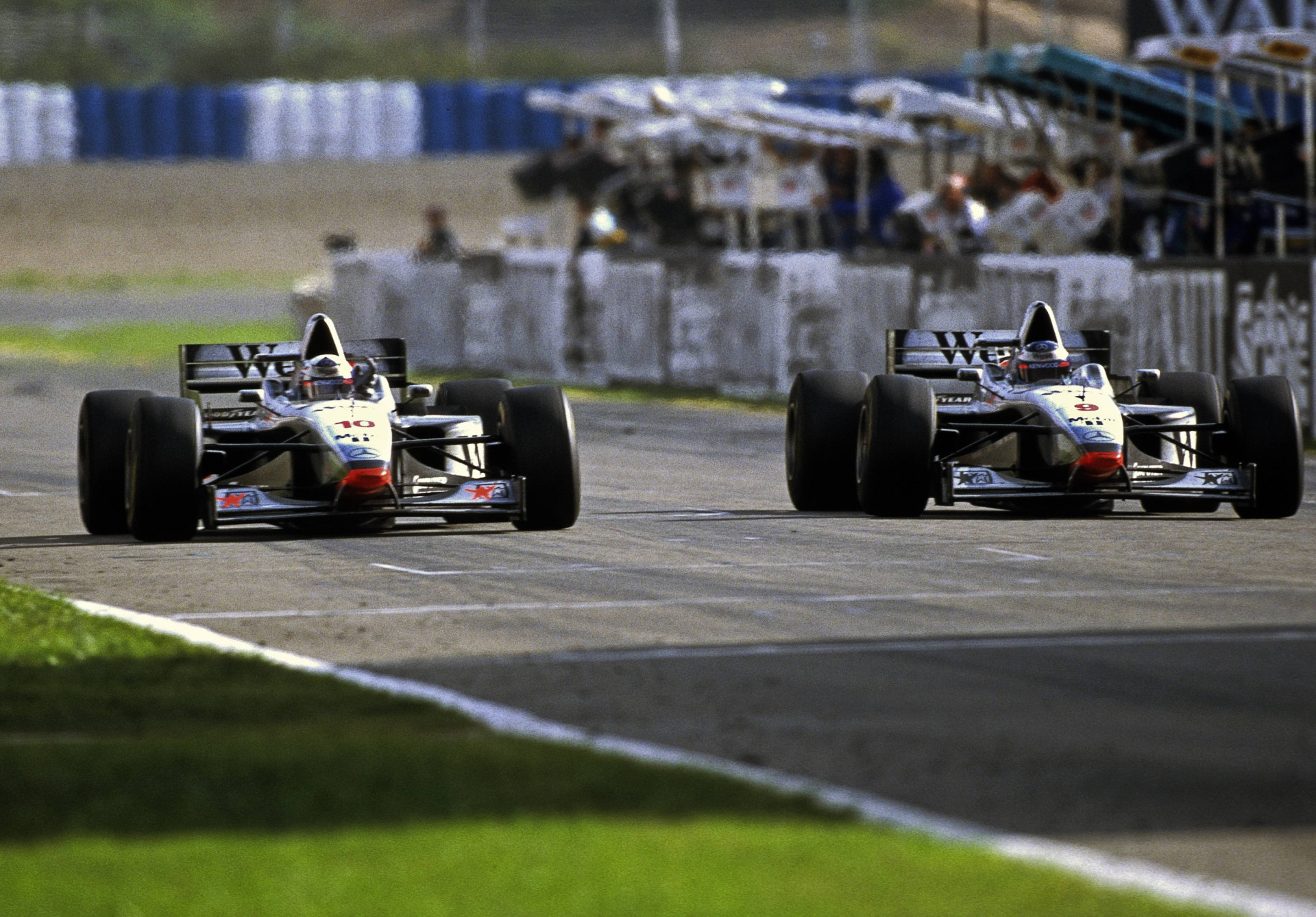 Девід Култхард і Міка Хаккінен на Гран-прі Європи 1997 року