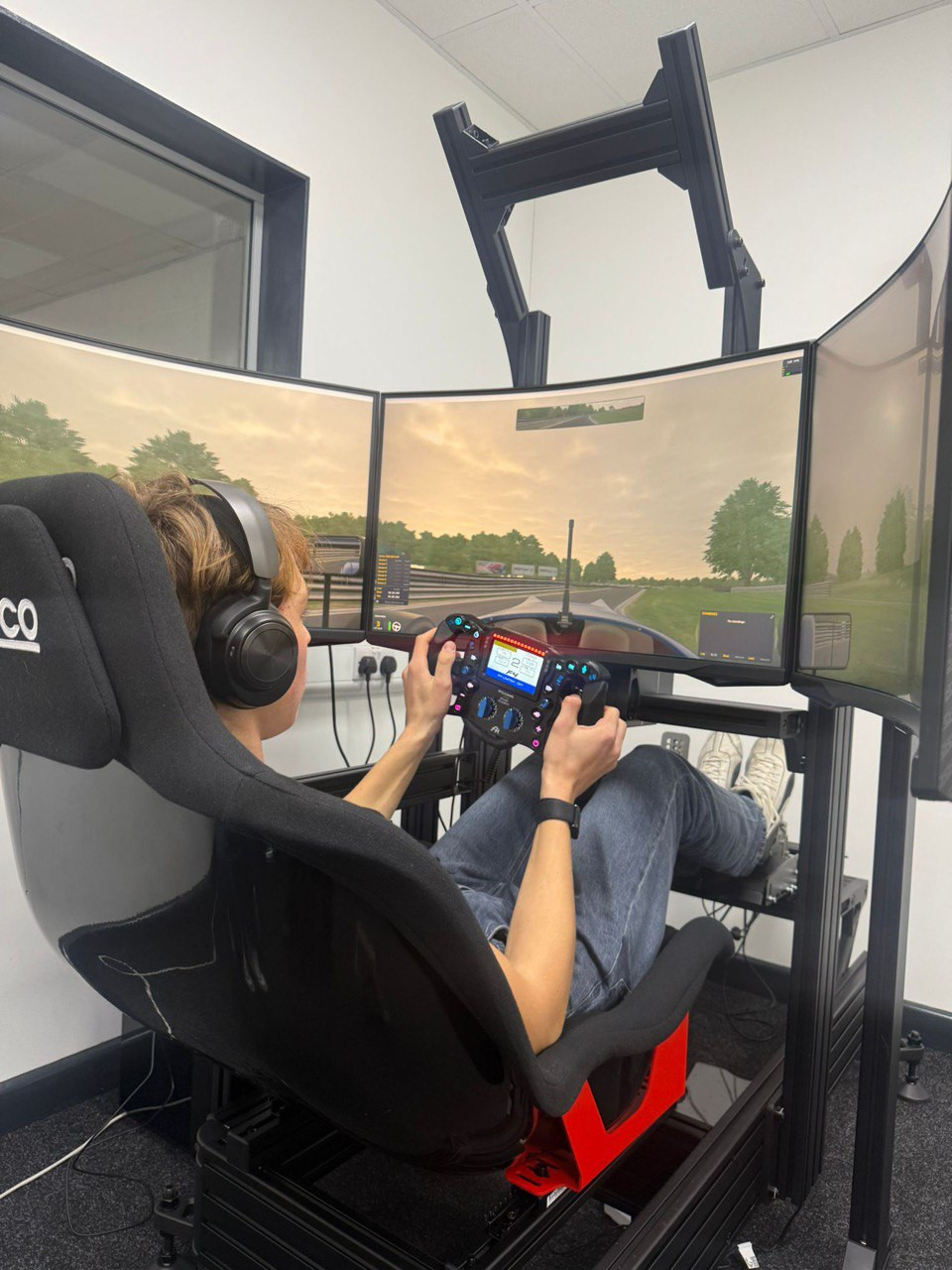 Олександр Бондарев під час тренування на симуляторі