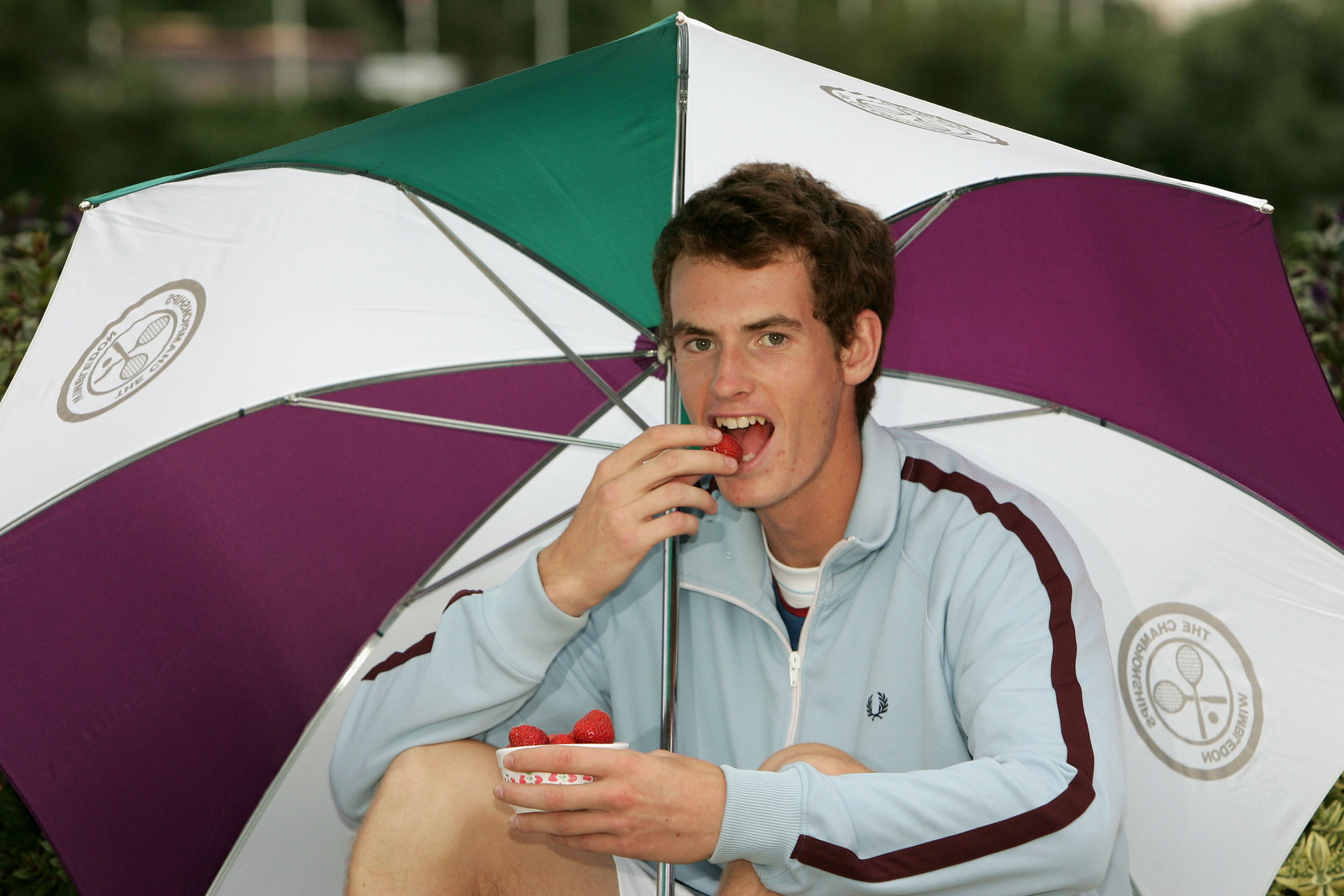Andy Marray eats traditional Wimbledon delicacies, 2005.