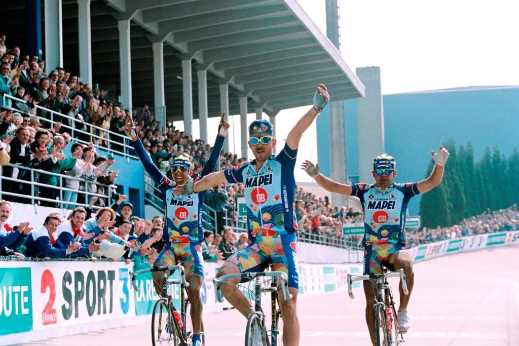 Андреа Тафі, Йохан Мюзеув і Джанлука Бортоламі на фініші Париж – Рубе-1996