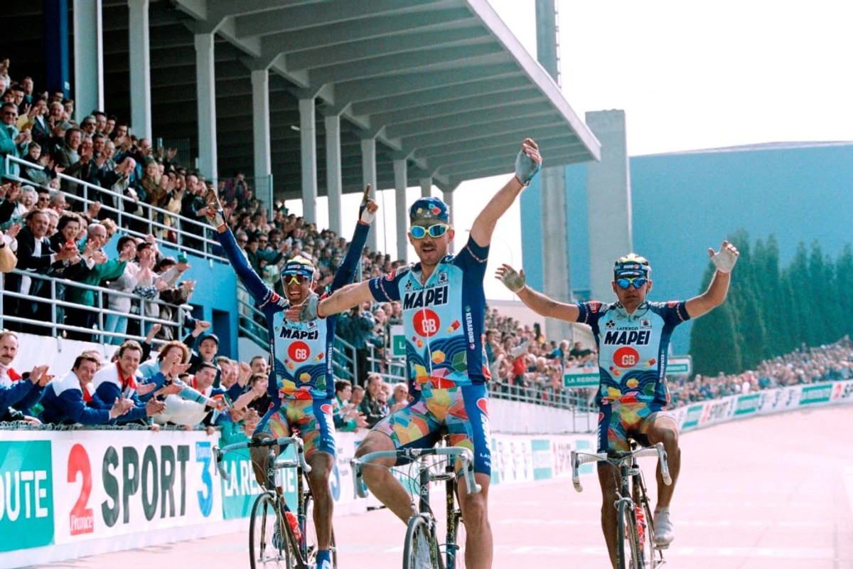 Андреа Тафи, Йохан Мюзеув и Джанлука Бортолами на финише Париж – Рубэ-1996