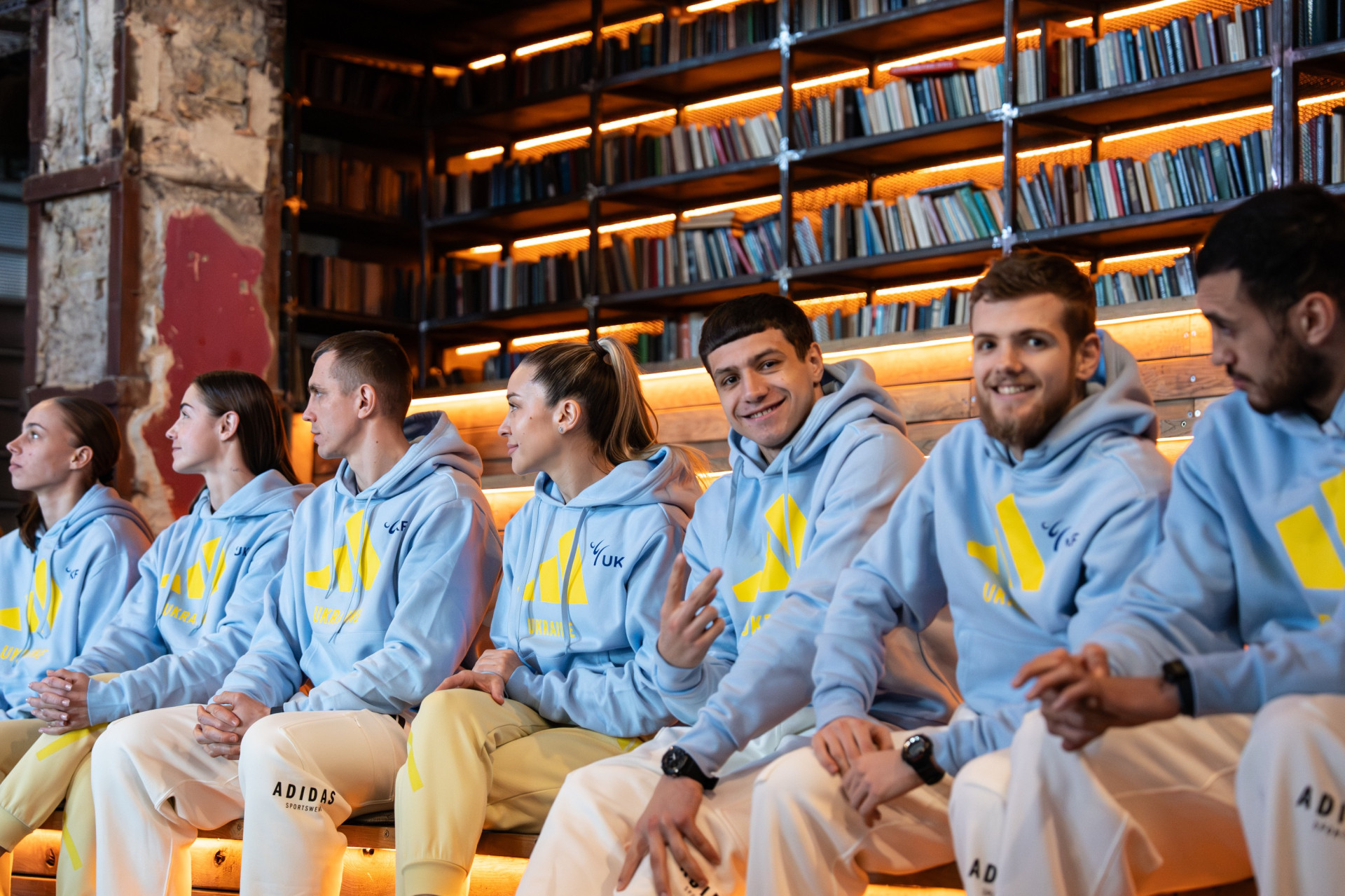 Справа – налево: Ризван Талибов, Никита Филиппов, Андрей Заплитный, Анжелика Терлюга, Максим Чоботарь, Александра Шолохова, Элина Селеменева