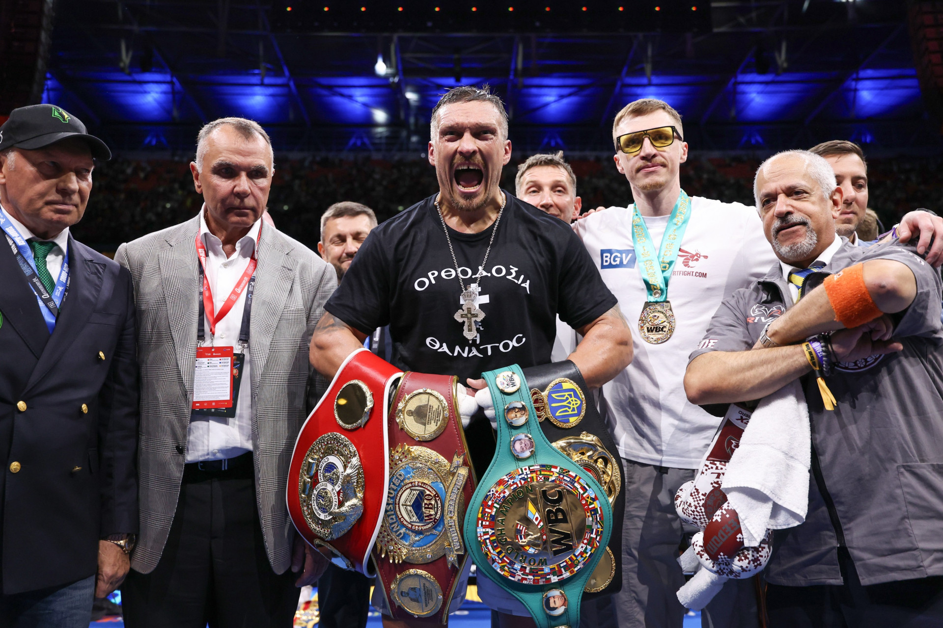 Олександр Усик вдруге зібрав найпрестижніші пояси світового боксу у важкій вазі