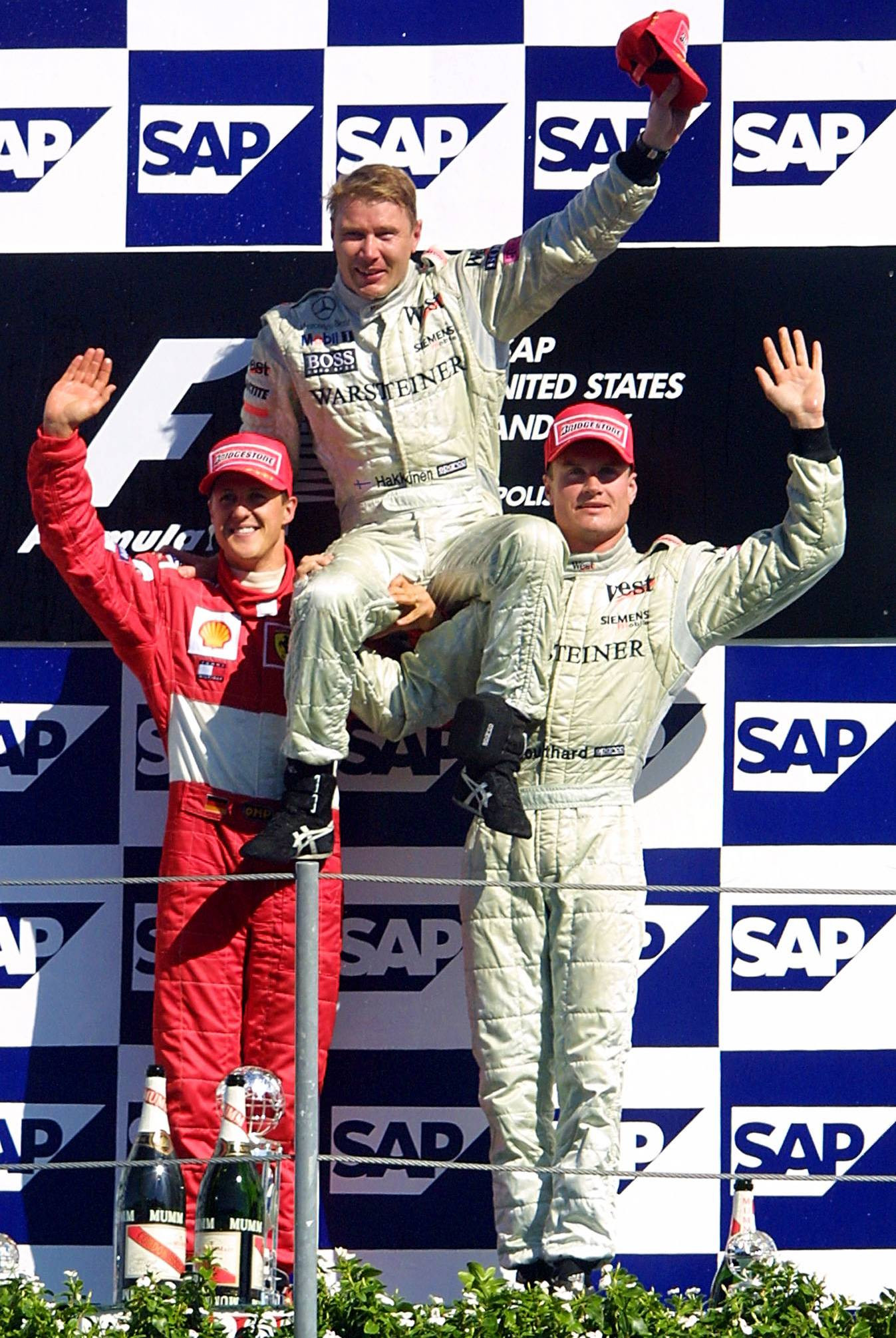 Подиум Гран-при США 2001: Михаэль Шумахер (2 место), Мика Хаккинен (1 место) и Дэвид Култхард (3 место)