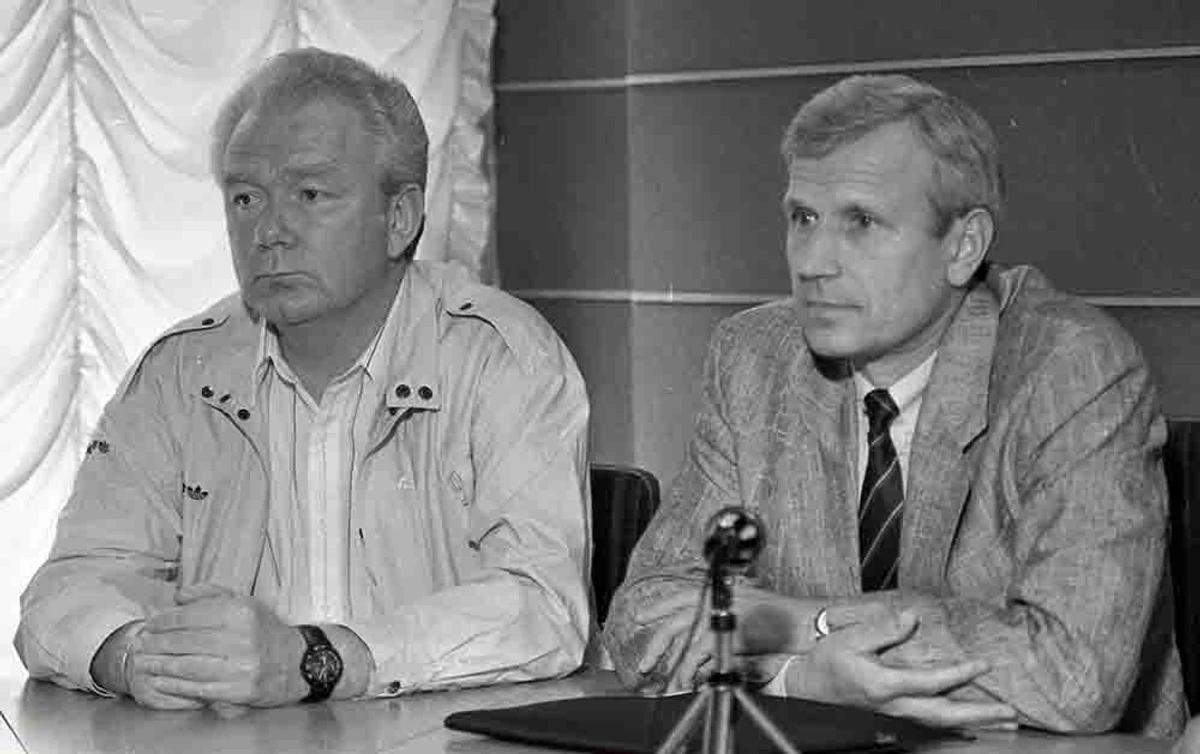 Валерій ЛОБАНОВСЬКИЙ і В'ячеслав КОЛОСКОВ. За одним столом, але – по різні боки барикад...