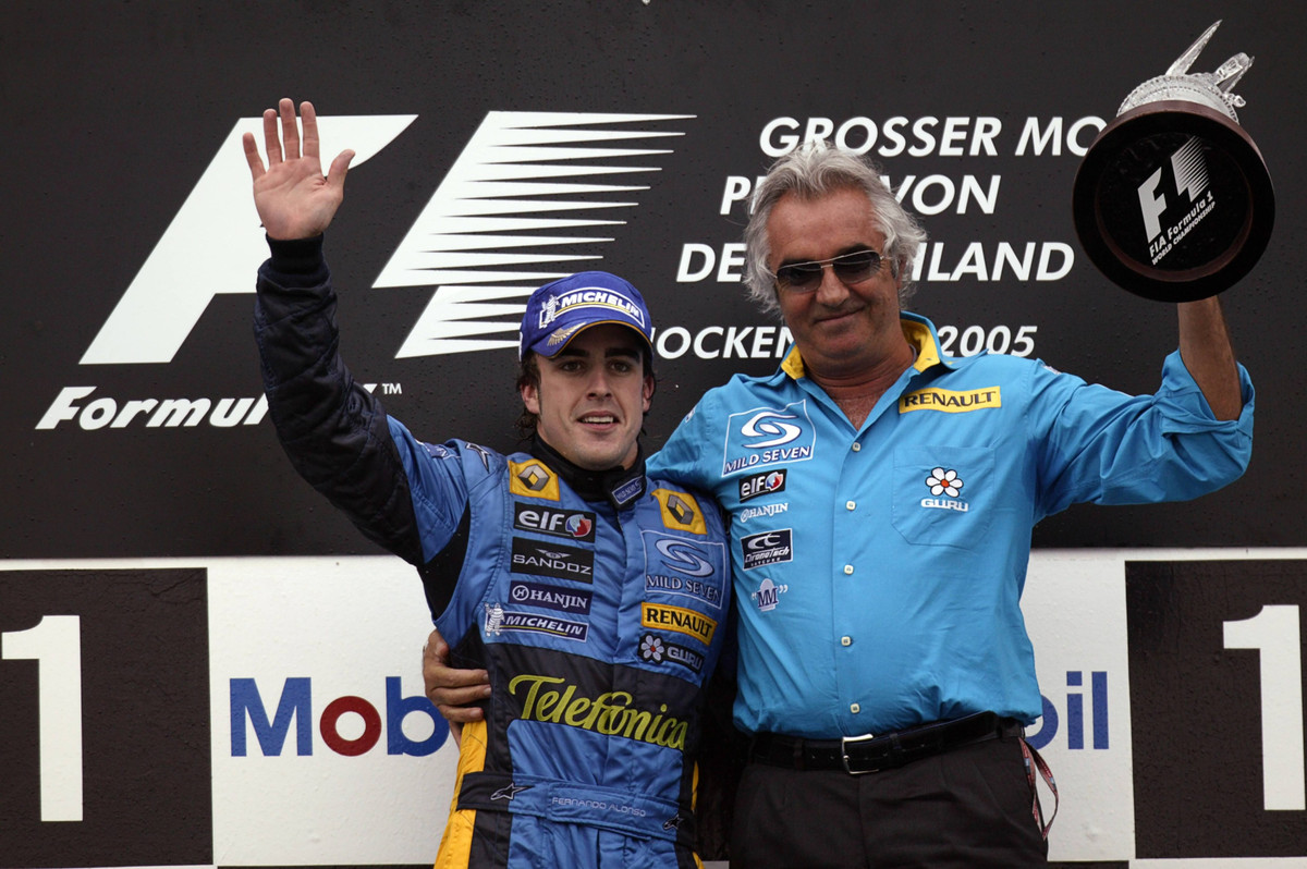 Фернандо Алонсо і Флавіо Бріаторе у 2005 році