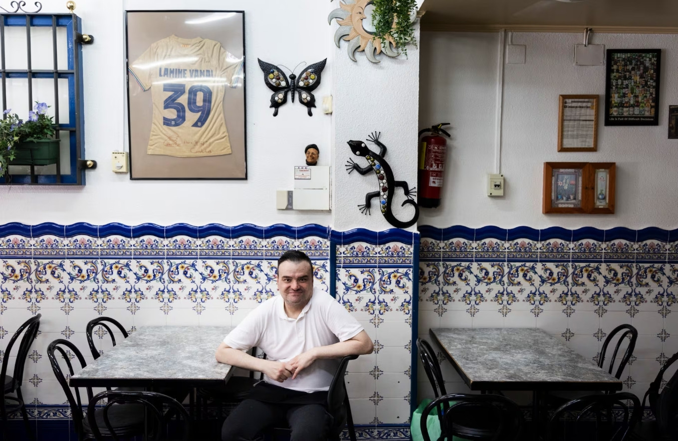 Хуан Карлос Серрано в своєму барі, elpais.com