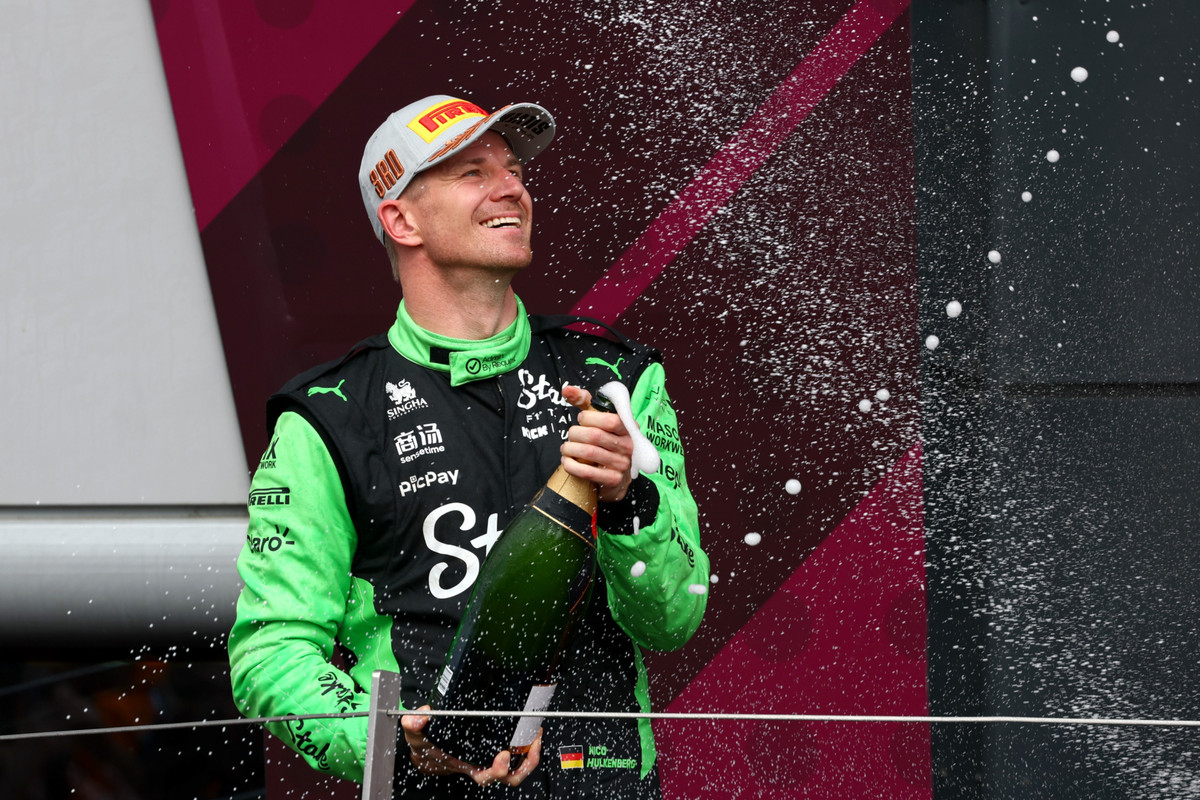 Нико Хюлькенберг на подиуме Гран-при Великобритании 2025