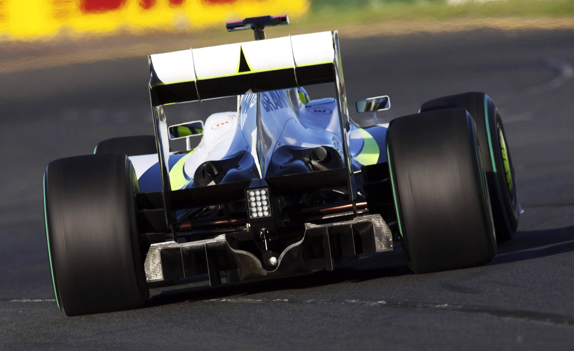 Задняя часть болида Браун GP