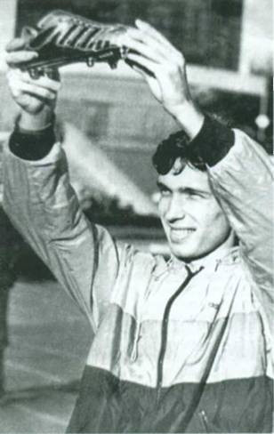 Олег Протасов, тогда игрок Днепра, завоевал Серебряный бутс в 1985 году