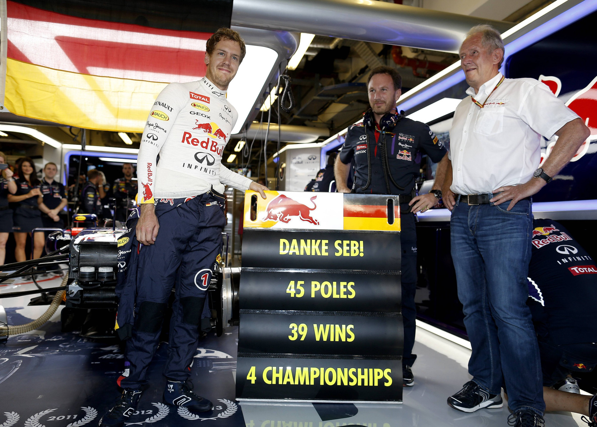 Прощання команди Ред Булл із Себастьяном Феттелем