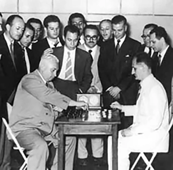 Vladimir Bakumenko (left) against Geraldino Isidoro da Silva