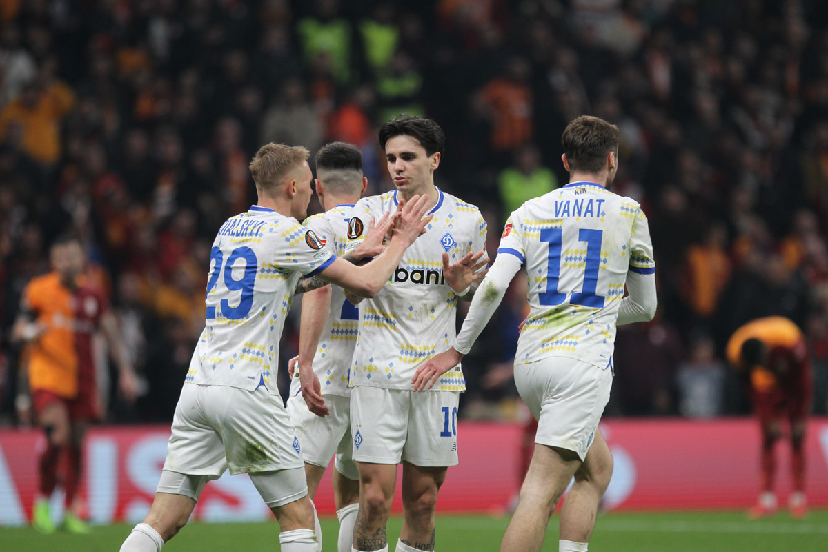 Буяльський, Шапаренко, Ванат проти Галатасарая