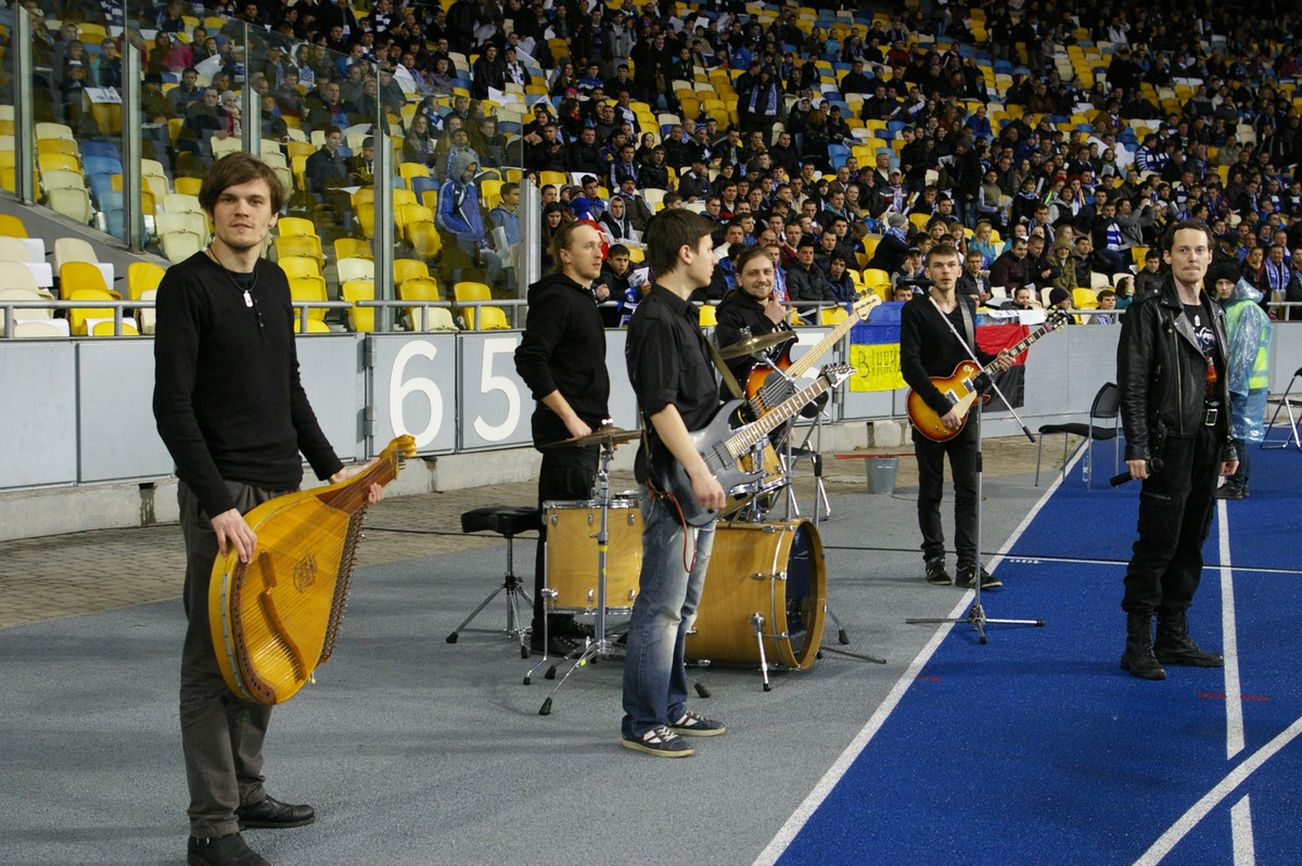 Сергей Василюк с группой Тінь сонця на НСК Олимпийском в Киеве