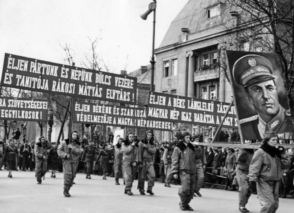 Демонстрація до 1 травня в Будапешті, 1951 рік. Фото - welovebudapest.com