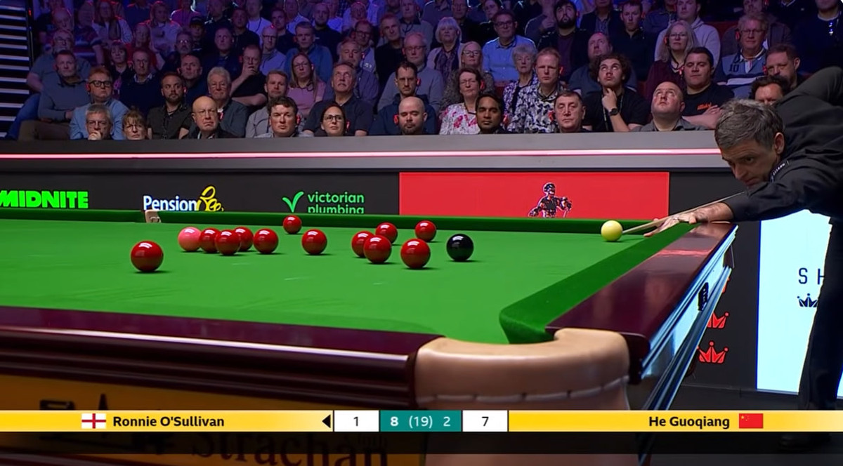 Велика кількість глядачів використовує гарнітуру, яку можна купити/взяти в оренду біля арен, де відбувається турнір