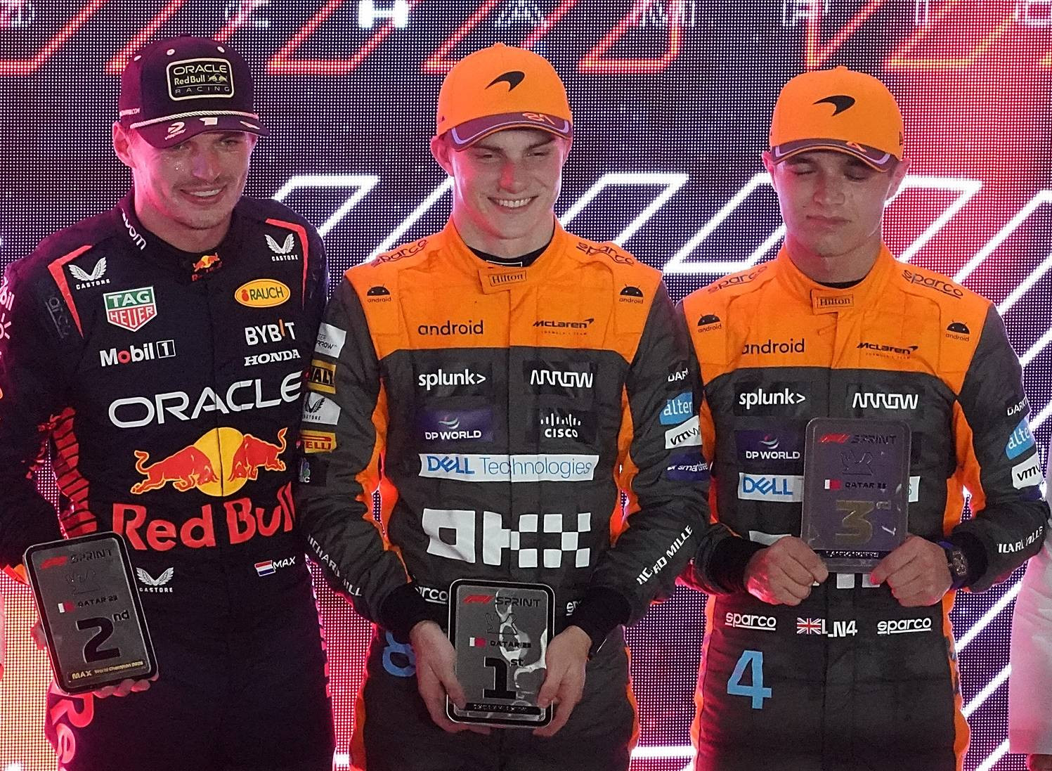 Макс Ферстаппен (2 місце), Оскар Піастрі (1 місце) і Ландо Норріс (3 місце) після спринту на Гран-прі Катару 2023 року