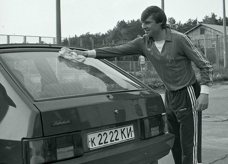 Чистильник. Анатолій ДЕМ'ЯНЕНКО на тренувальній базі Динамо в Конча-Заспі.