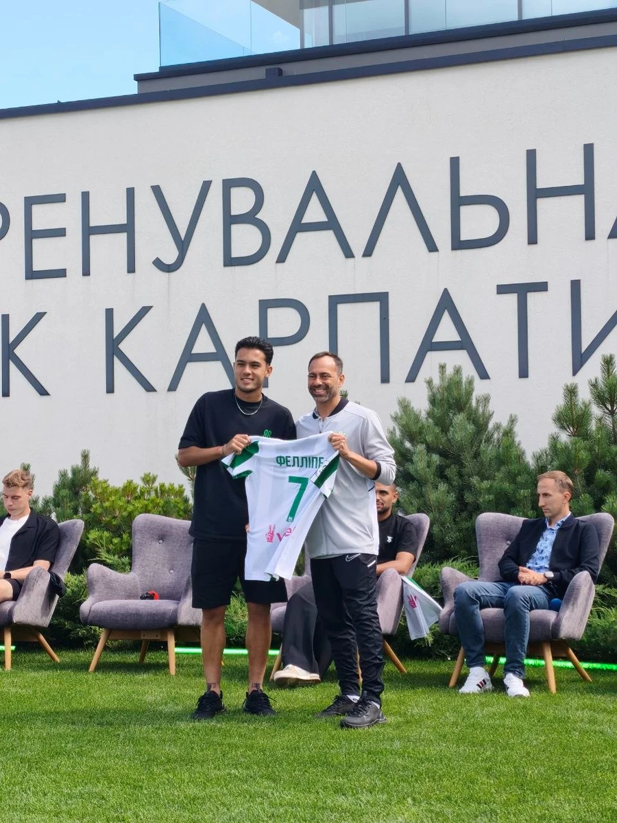 Фелліпе під час презентації новачків Карпат