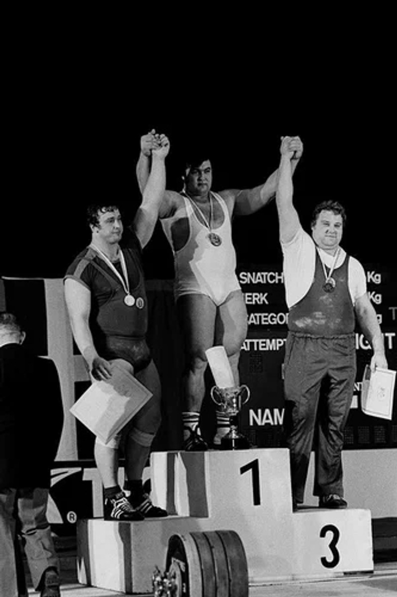 Султан Рахманов на высшей ступени подиума чемпионата мира 1979 года