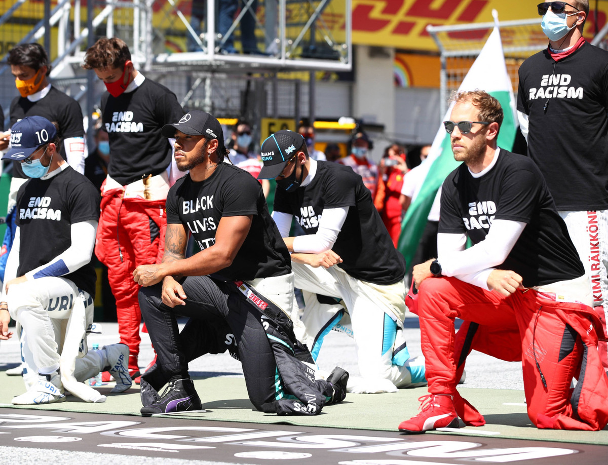 Гонщики Формули-1 проти расизму