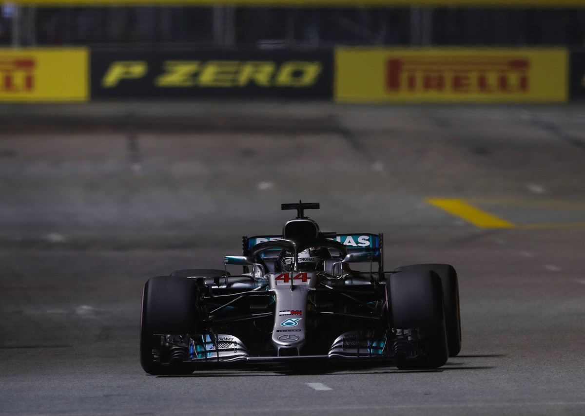 Льюїс Гамільтон у кваліфікації до Гран-прі Сінгапуру 2018