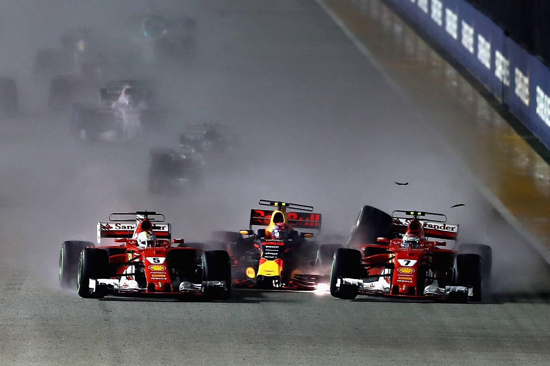 Collision of Sebastian Vettel, Max Ferstappen and Kimi Raikkonen at the start of Singapore Grand Prix 2017