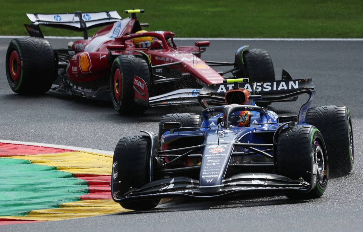 Карлос Сайнц і Льюїс Гамільтон у 2025 році