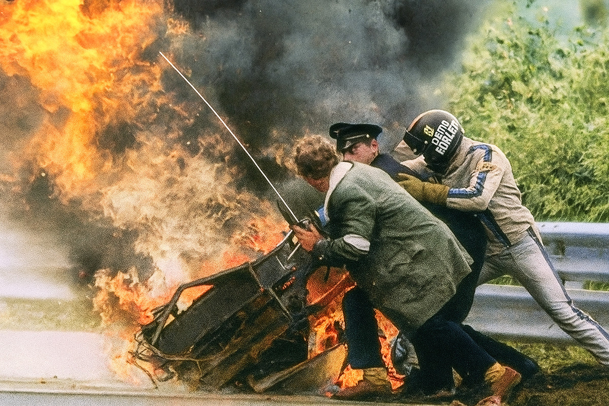 Дэвид Пэрли пытается спасти Роджера Вильямсона