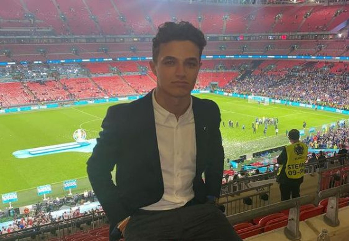 Ландо Норрис на финале Евро 2020, перенесённого на 2021 год