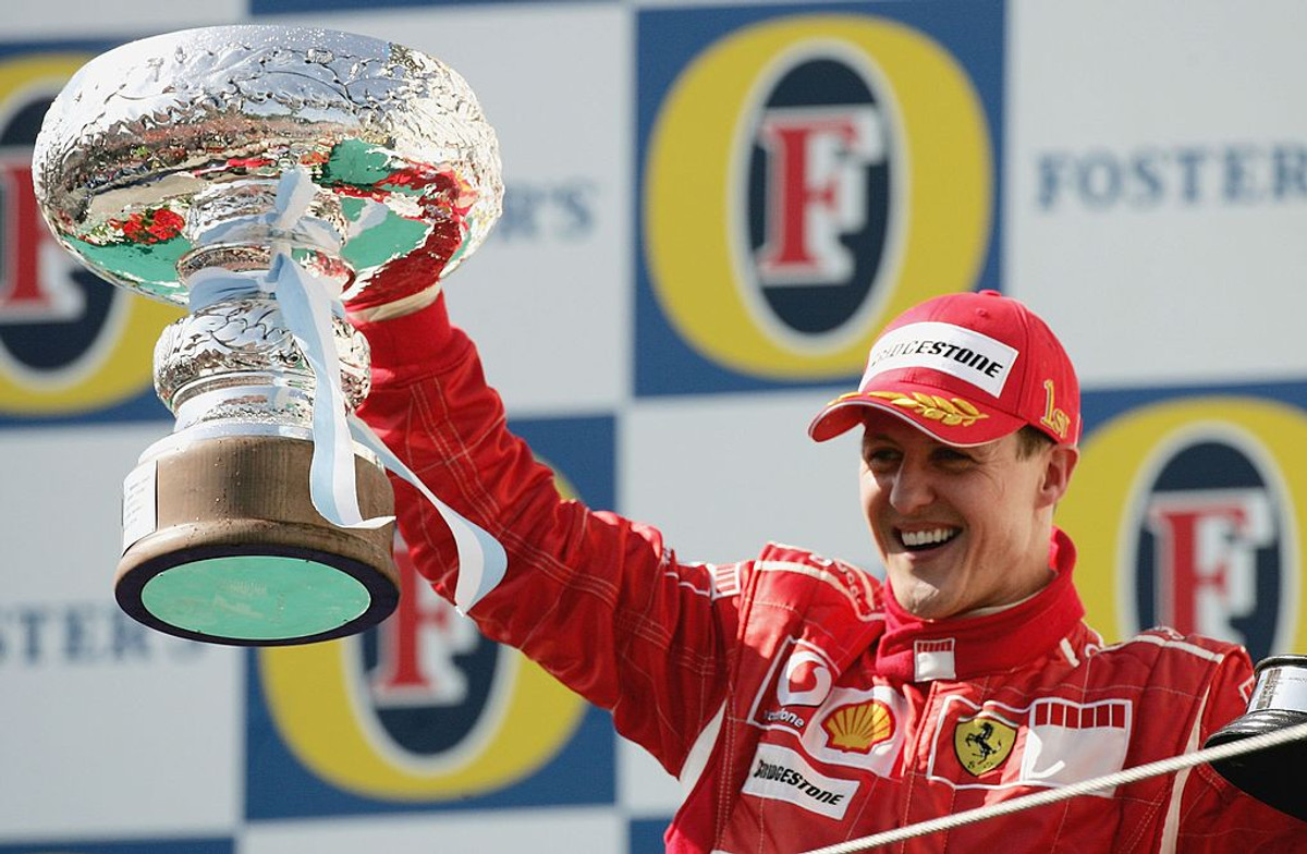 Михаэль Шумахер празднует победу на Гран-при Сан-Марино 2001