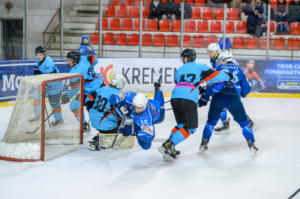 Віктор Захаров і Денис Бородай проти гравців Шторму