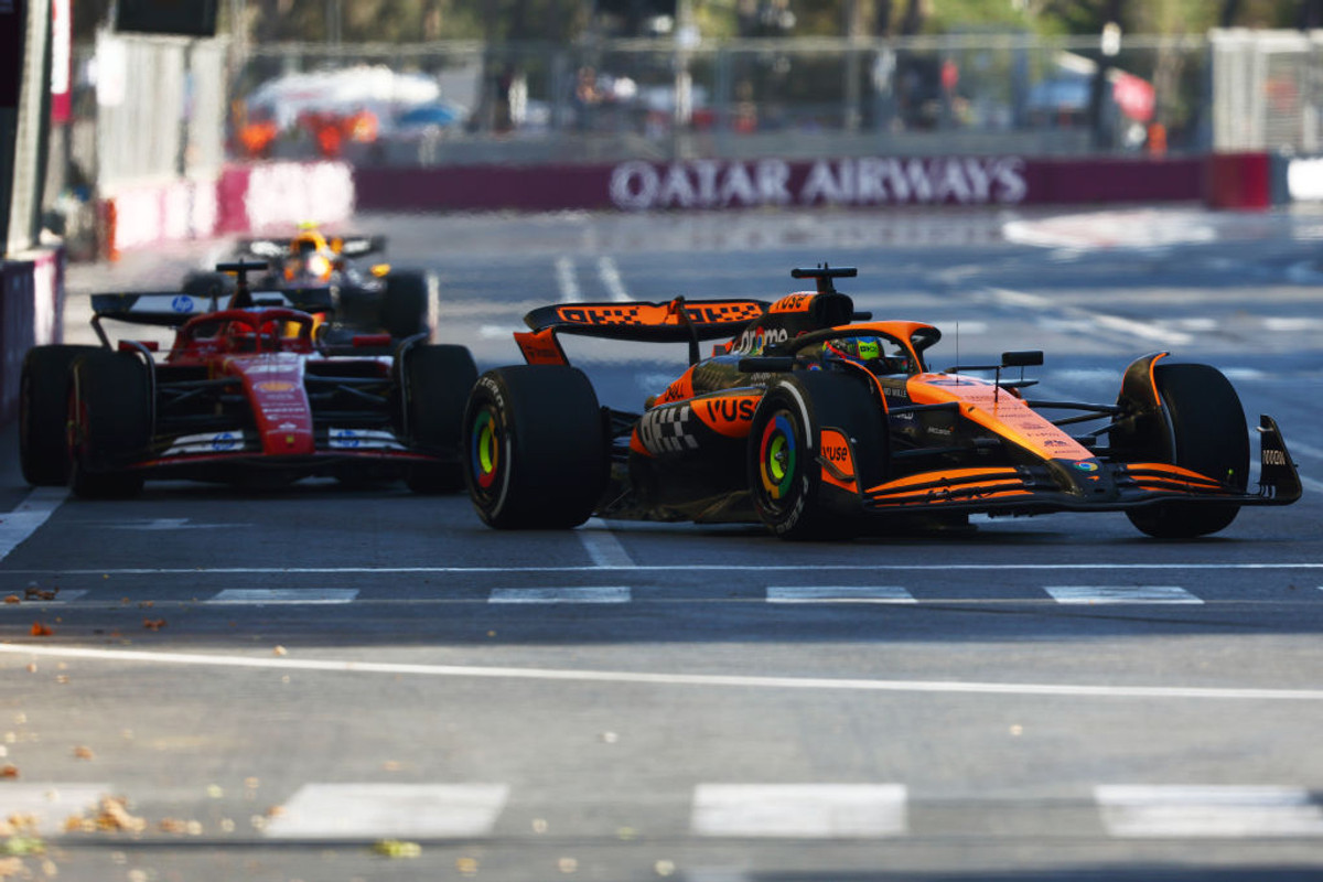 Оскар Піастрі лідирує у гонці попереду Шарля Леклера