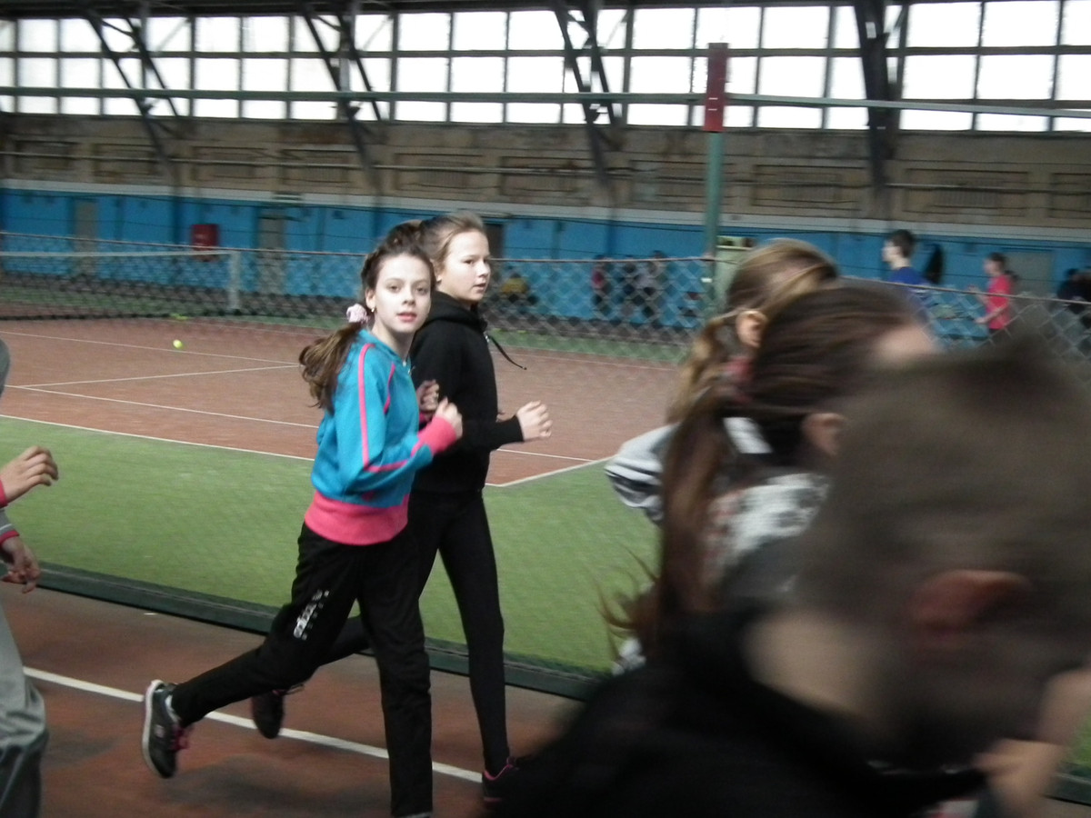 8-річна Ярослава Магучіх робить свої перші кроки в легкій атлетиці