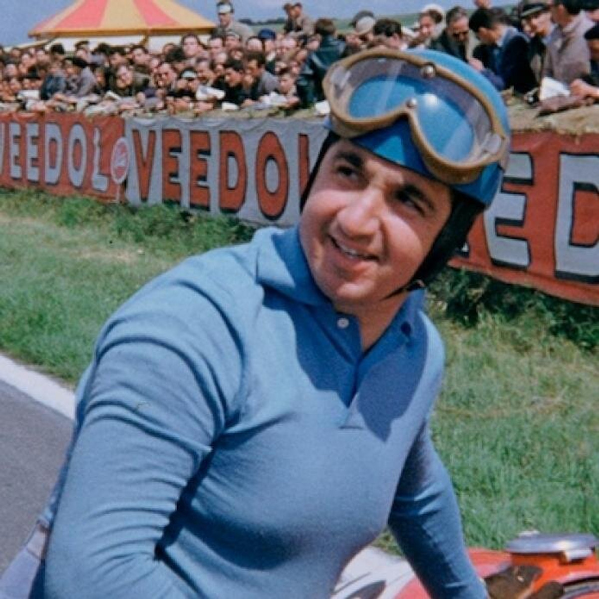 Альберто Аскарі та його синій шолом