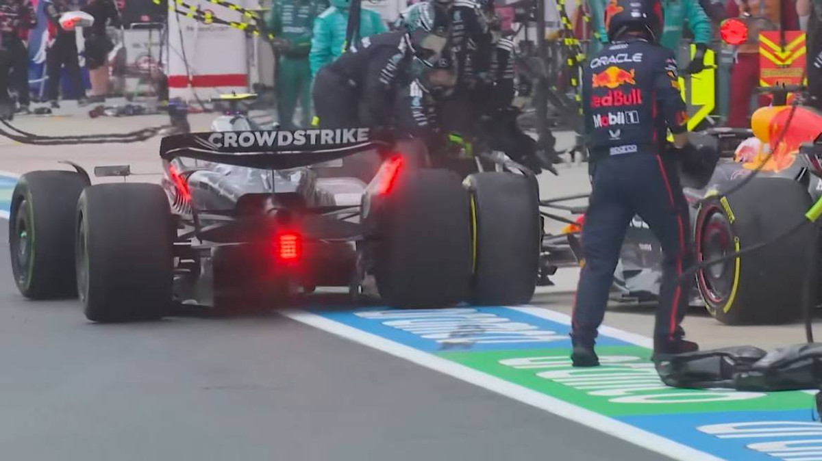 Зіткнення Макса Ферстаппена та Андреа Кімі Антонеллі на піт-стопі