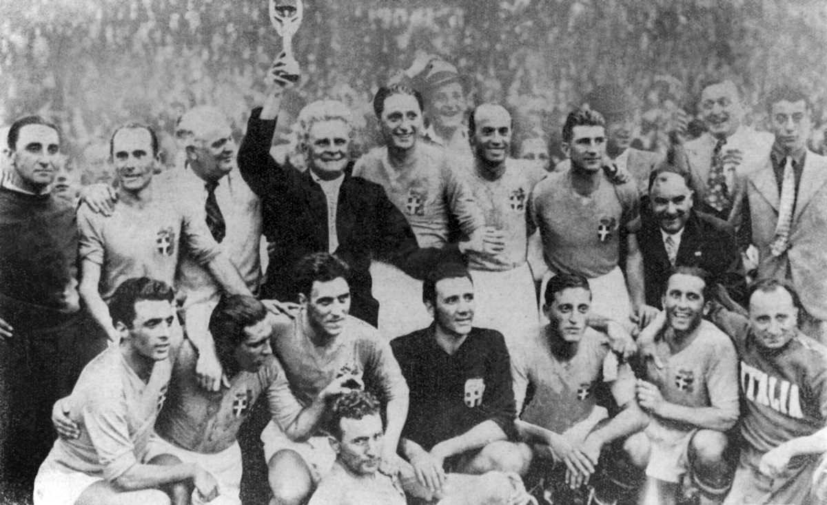Віторіо Поццо святкує тріумф на чемпіонаті світу 1938